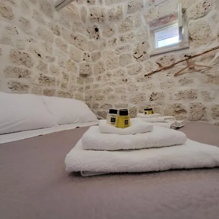 Trullo A Prima Vista Alojamento de Acomodação e Pequeno-almoço 4*