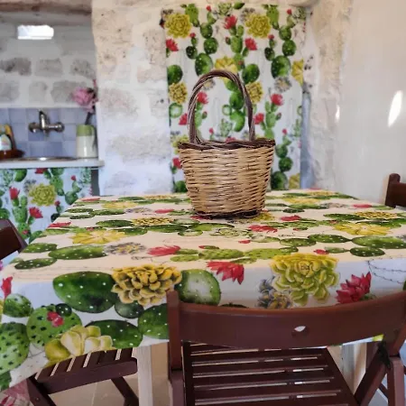 Alojamento de Acomodação e Pequeno-almoço Trullo A Prima Vista 4*
